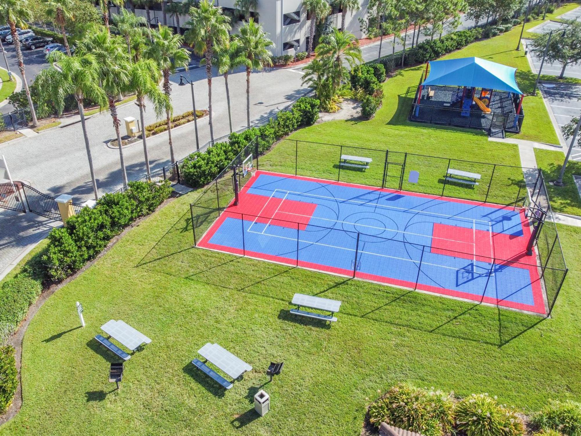 Holiday home 3br 2bath Balcony 5min Conv Center 1388ft Orlando